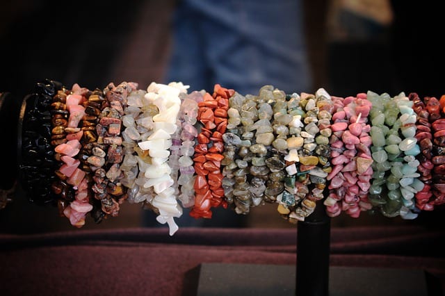 crystal-bracelets-healing-properties-chakras-cleaning-symbolize