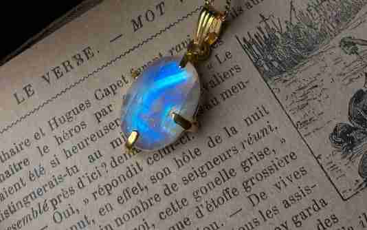 Moonstone  How to Choose Crystal