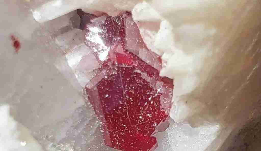 Cinnabar crystals for stomach healing