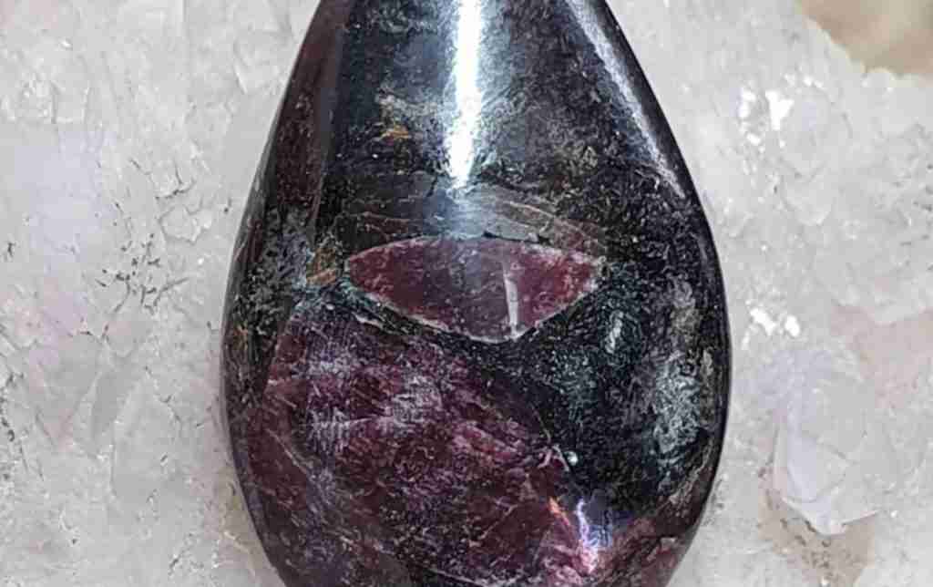 Eudialyte Crystals for Eye Healing