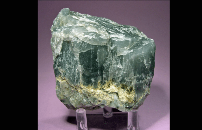 Greenish-White Petalite Photo from mindat.org