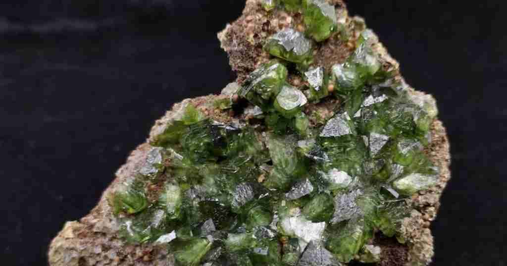 Zincolivenite Crystals for Respiratory